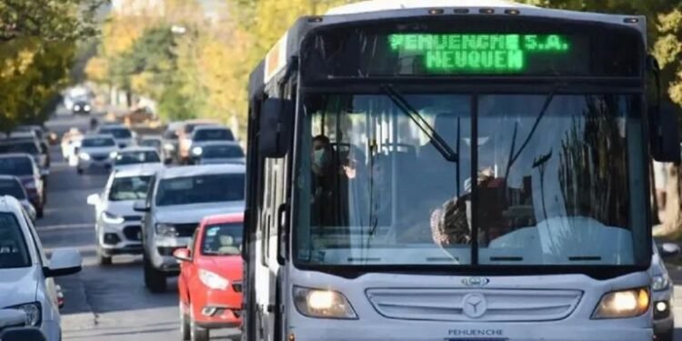 El aumento del boleto de colectivo supera la inflación en 40 ciudades argentinas