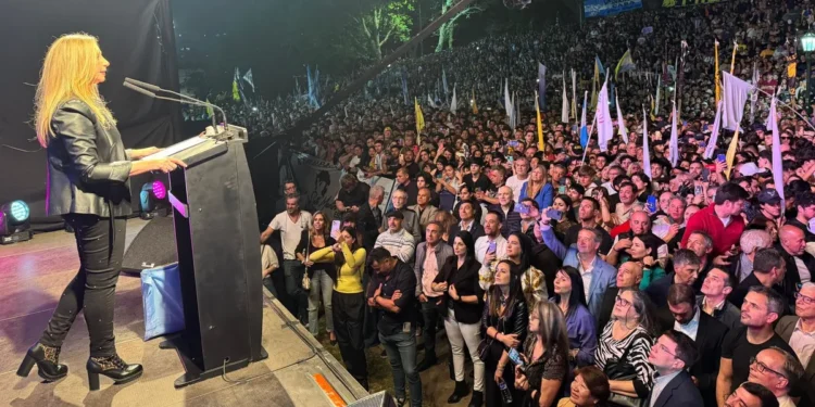Karina Milei lidera la inauguración del local de su partido en Buenos Aires y Pareja evalúa a Santilli como candidato