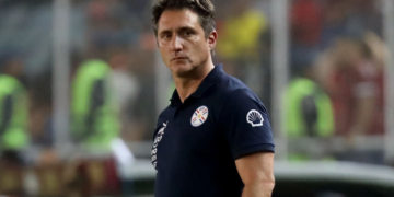 Guillermo Barros Schelotto: el astuto entrenador argentino que domina el tiempo