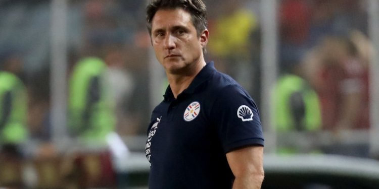 Guillermo Barros Schelotto: el astuto entrenador argentino que domina el tiempo