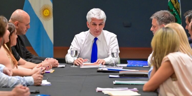 El Gobierno eliminará subsidios en countries y dará de baja cerca de un millón de solicitudes