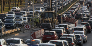 Tráfico complicado en avenida Lugones por obras de Metrogas
