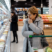 La confianza del consumidor creció un 2,4% en septiembre, aunque sigue distante de sus máximos históricos