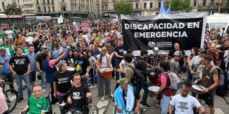 Aumento en aranceles de prestaciones para discapacidad coincide con el ajuste gubernamental