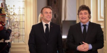 Javier Milei viaja a París para reunirse con Emmanuel Macron y atraer inversiones