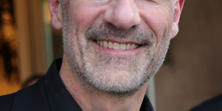 Arthur Brooks, especialista en felicidad de Harvard: “Las personas que son felices y saludables a medida que envejecen cuentan con un matrimonio sólido o amistades cercanas”