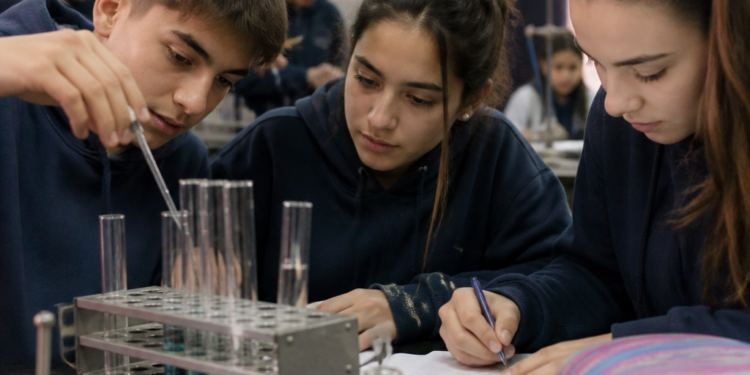 La provincia argentina que destacó en Ciencias en la prueba PISA y su estrategia de mejora