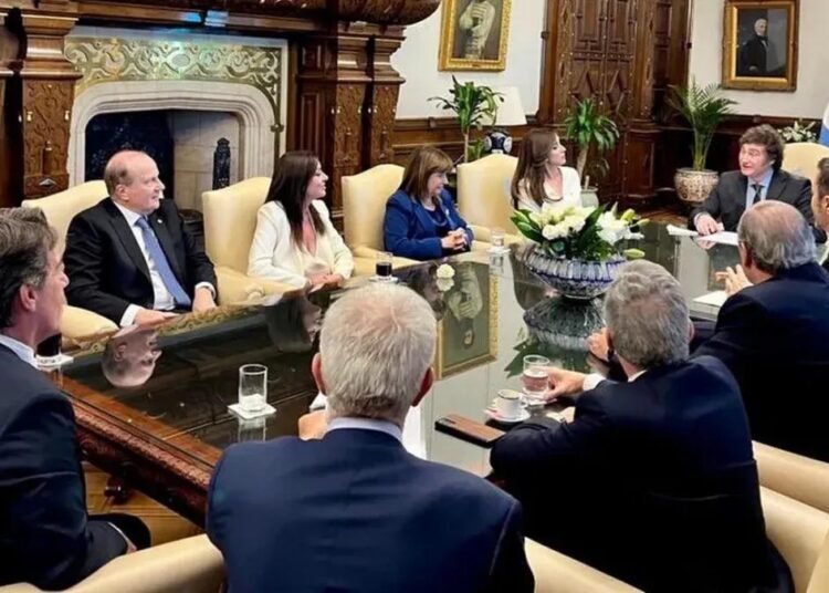 Milei reunió a su gabinete en la Casa Rosada: descartó cambios en el rumbo económico tras el triunfo de Lula y endureció su discurso electoral