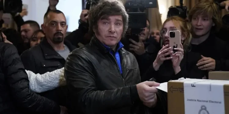 Javier Milei se reúne con gobernadores en París y avanza en la suspensión de las PASO