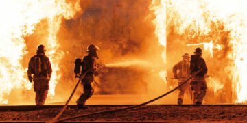 Incendio en Constitución: bomberos controlan el fuego y normalizan el servicio de trenes