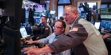 El riesgo país argentino escaló a casi 800 puntos en medio de la caída global de los mercados